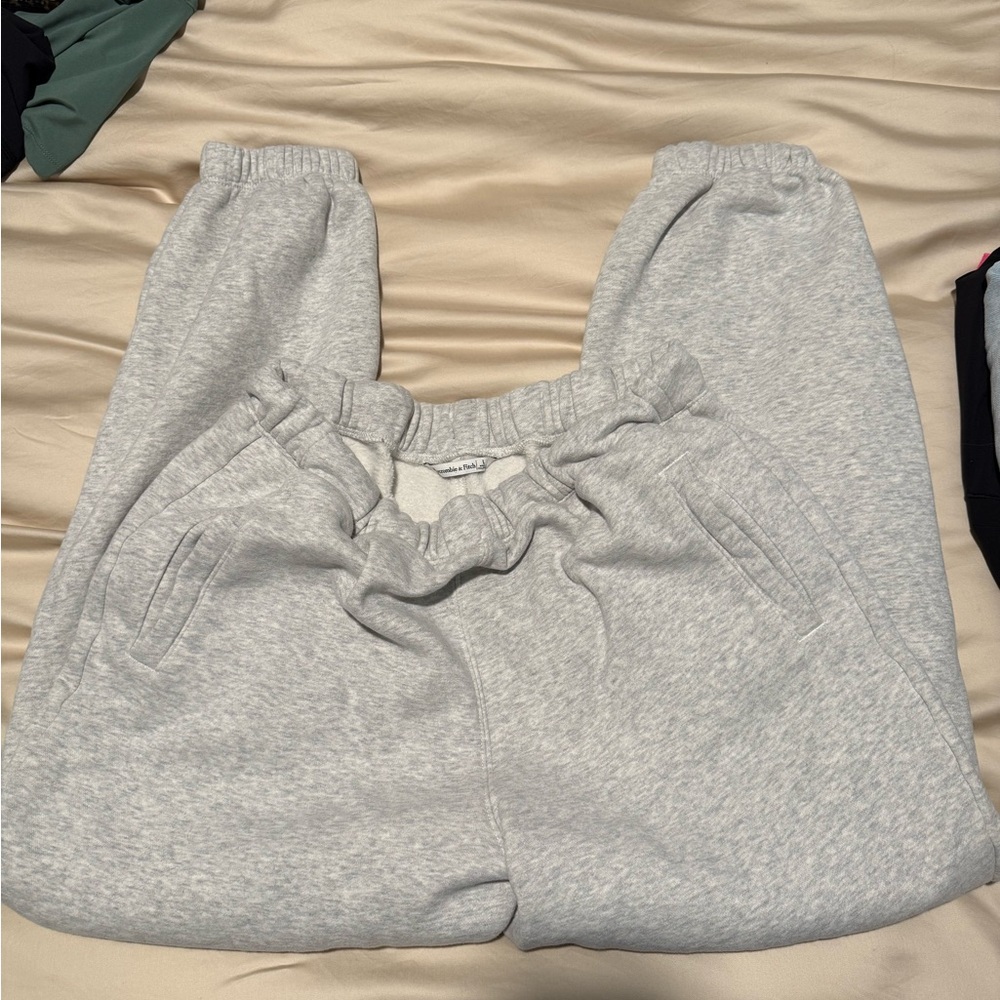 Abercrombie Women’s Essential Oversized Sunday Sweatpant